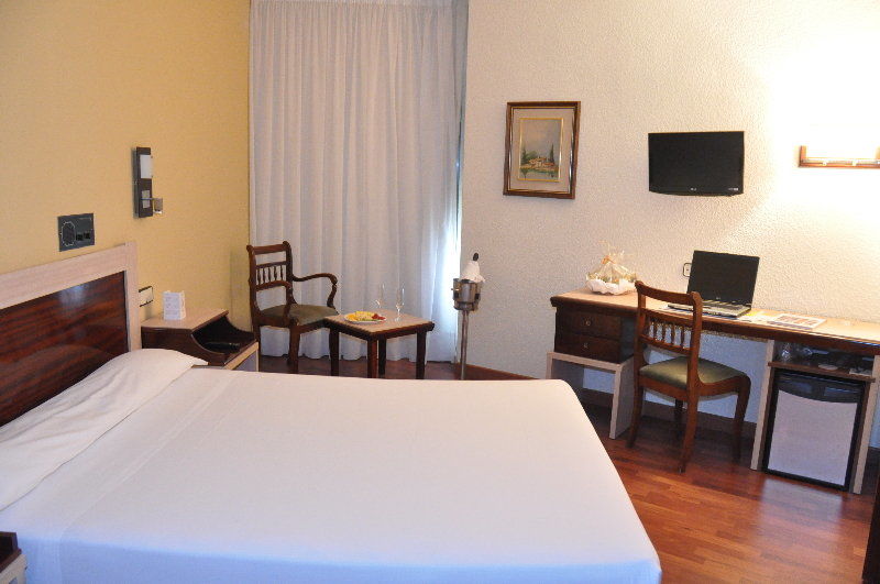 B&B Hotel Zaragoza Royal Экстерьер фото