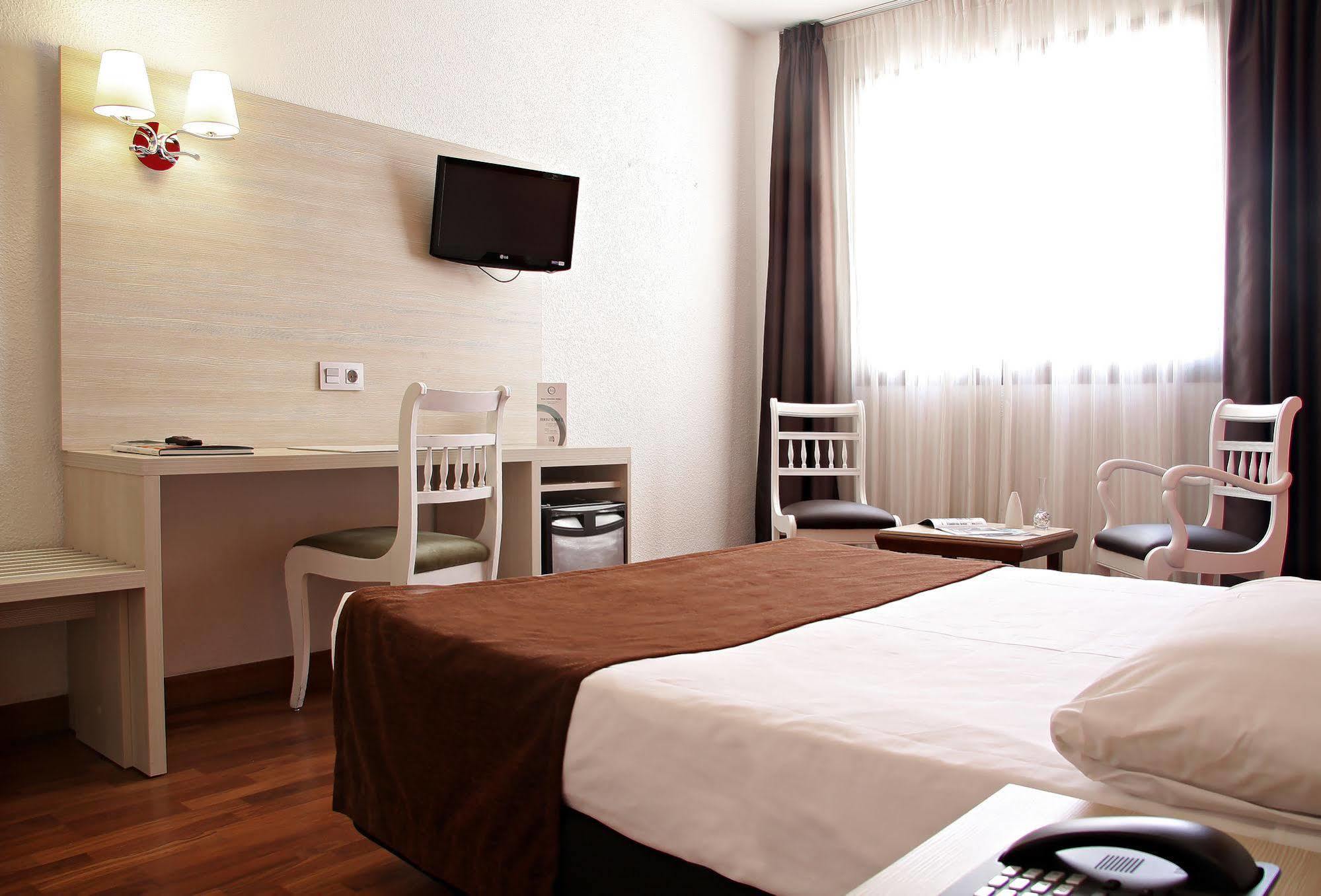 B&B Hotel Zaragoza Royal Экстерьер фото